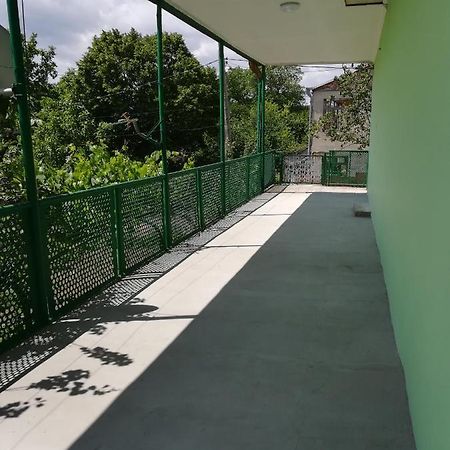 Guest House Luka Manglisi Екстериор снимка