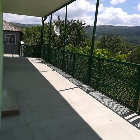 Guest House Luka Manglisi Екстериор снимка