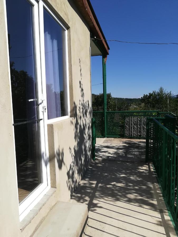 Guest House Luka Manglisi Екстериор снимка