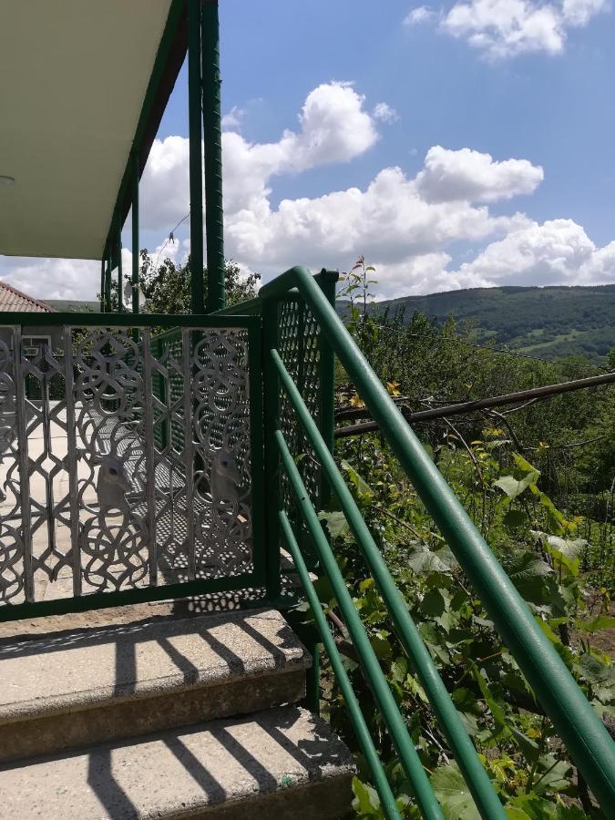 Guest House Luka Manglisi Екстериор снимка