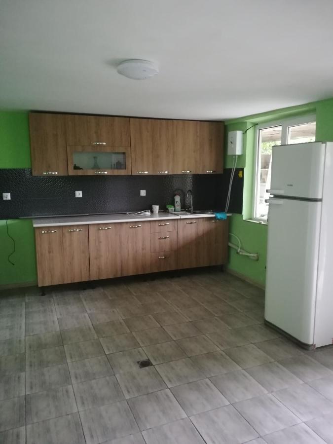 Guest House Luka Manglisi Екстериор снимка